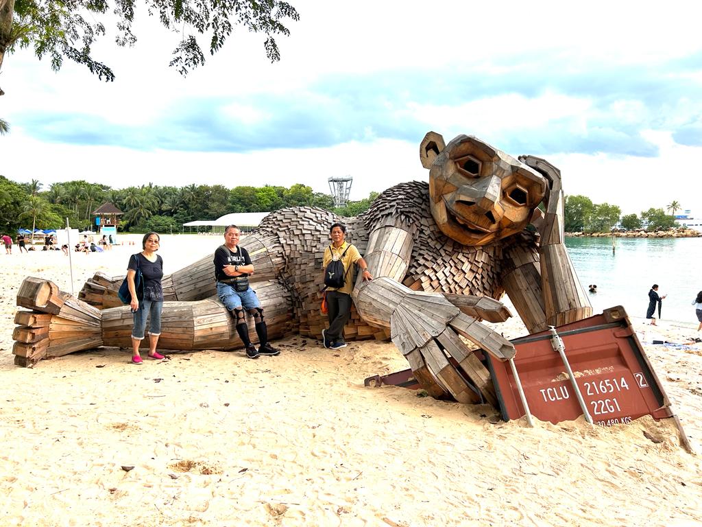 走走停停看看活动：聖淘沙 Siloso沙滩巨人塑像